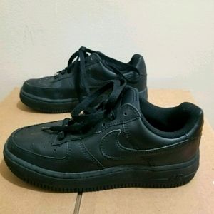 Black Air Force Ones size 3.5